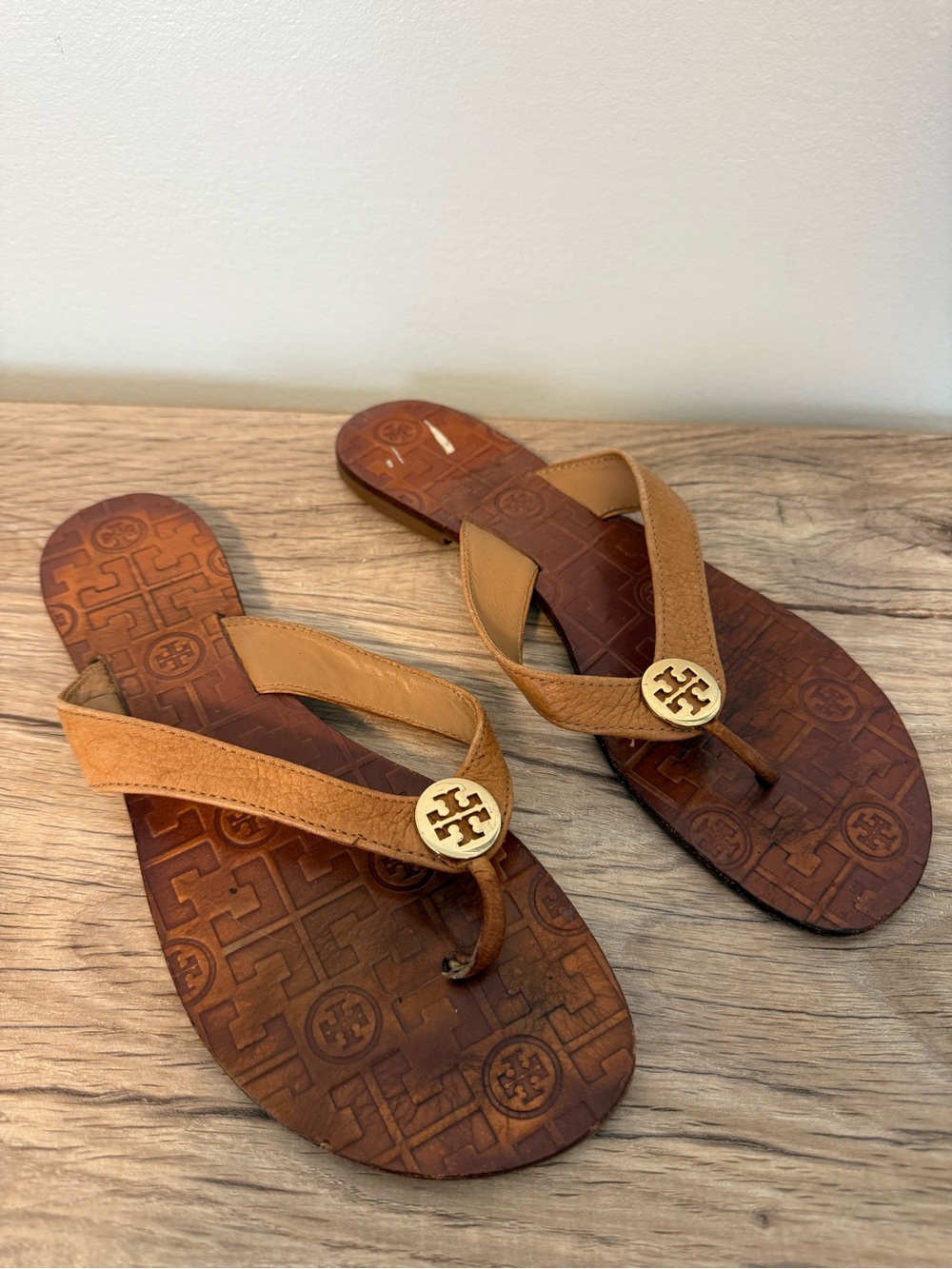 Tory Burch Tan Logo Flip Flop Sandals 8M